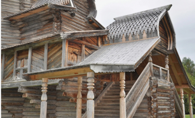 Между суеверием и верой: Почему на Руси избегали прохода под лестницей